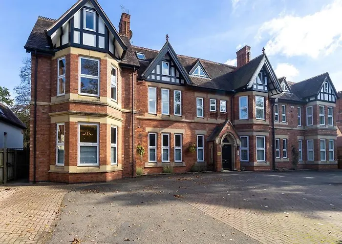 Central Luxury 2-Bed Flat In Coventry With Free Parking, Near Train Station
